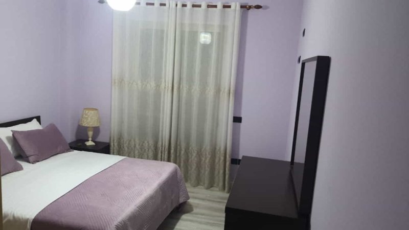Tirane, jepet me qera apartament 2+1 Kati 5, 140 m² 1.200 € (komuna e parisit)