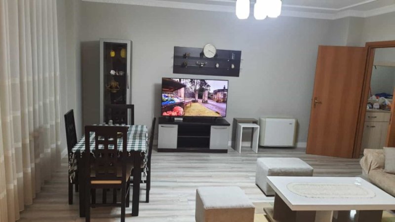 Tirane, jepet me qera apartament 2+1 Kati 5, 140 m² 1.200 € (komuna e parisit)