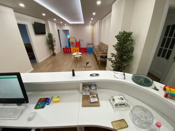 Tirane, jepet me qera zyre Kati 1, 180 m² 1.850 € (DELIJORGJ)