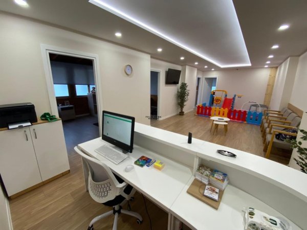 Tirane, jepet me qera zyre Kati 1, 180 m² 1.850 € (DELIJORGJ)