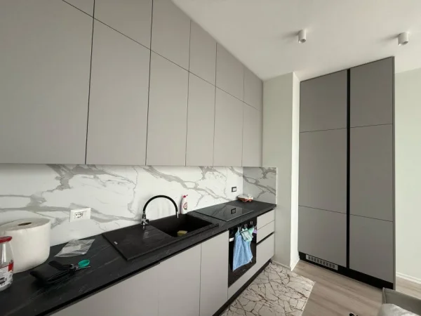 Tirane, jepet me qera zyre Kati 1, 180 m² 1.850 € (DELIJORGJ)