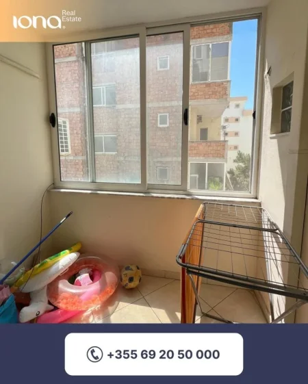 Shkembi Kavajes, shitet apartament 1+1 Kati 3, 67 m² (20m Distanc Nga Deti)