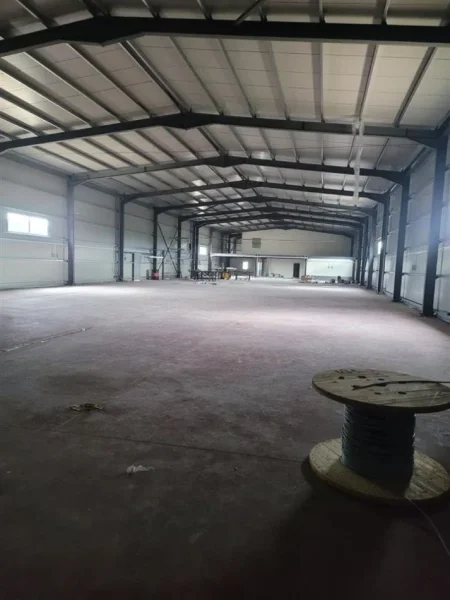 Tirane, jepet me qera ambjent biznesi Kati 0, 1.300 m² 3200 € (Fushe kruje)