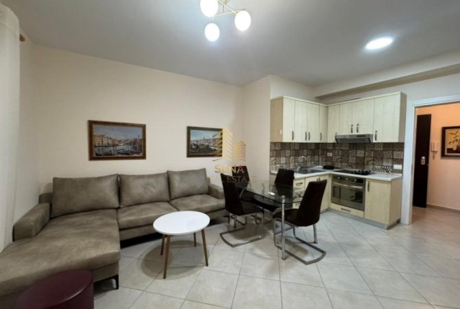 Tirane, jepet me qera apartament 2+1+Ballkon Kati 6, 80 m² 550 € (– Selite prane rrethrrotullimit, Kompleksi Nova)