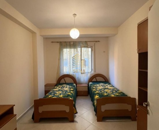 Tirane, jepet me qera apartament 2+1+Ballkon Kati 6, 80 m² 550 € (– Selite prane rrethrrotullimit, Kompleksi Nova)