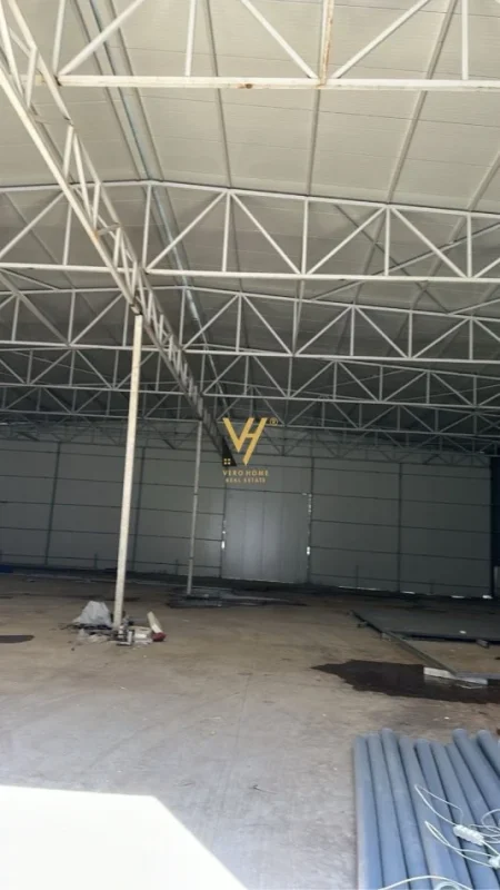 Tirane, jepet me qera magazine Kati 0, 1.000 m² 3.500 € (MEZEZ)