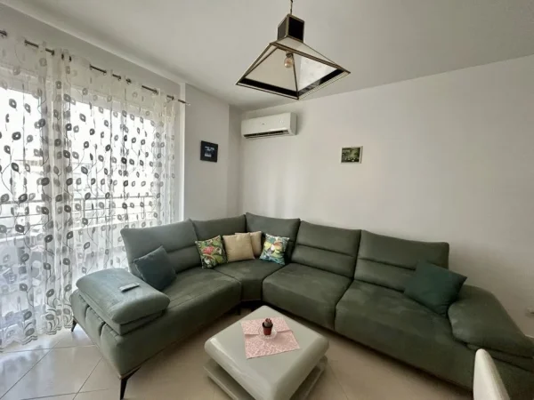 Tirane, jap me qera apartament 2+1+Ballkon Kati 3, 100 m² 460 € (Rr.Dajtit-Restorant Fresku)
