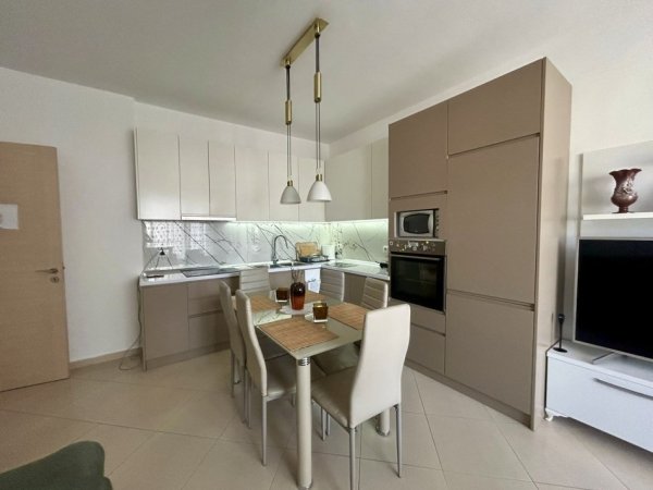Tirane, jap me qera apartament 2+1+Ballkon Kati 3, 100 m² 460 € (Rr.Dajtit-Restorant Fresku)