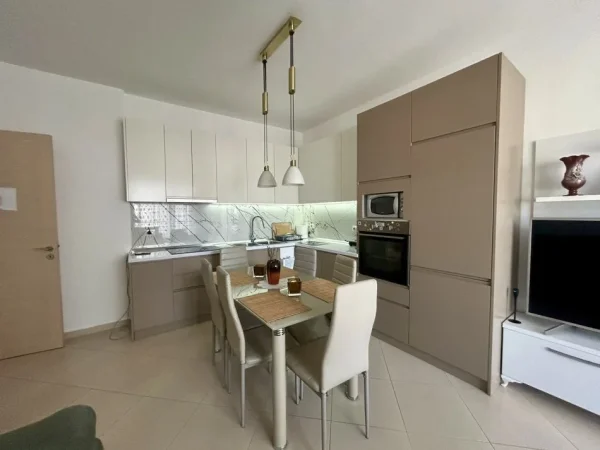 Tirane, jap me qera apartament 2+1+Ballkon Kati 3, 100 m² 460 € (Rr.Dajtit-Restorant Fresku)