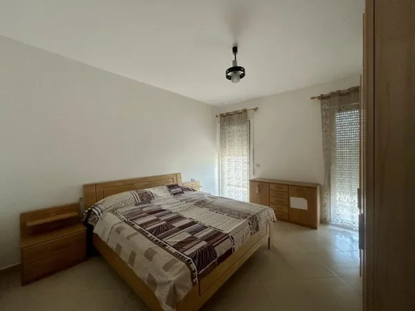 Tirane, jap me qera apartament 2+1+Ballkon Kati 3, 100 m² 460 € (Rr.Dajtit-Restorant Fresku)