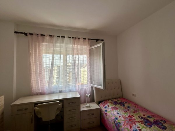 Tirane, jap me qera apartament 2+1+Ballkon Kati 3, 100 m² 460 € (Rr.Dajtit-Restorant Fresku)