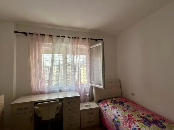 Tirane, jap me qera apartament 2+1+Ballkon Kati 3, 100 m² 460 € (Rr.Dajtit-Restorant Fresku)