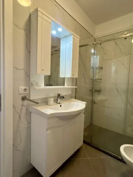 Tirane, jap me qera apartament 2+1+Ballkon Kati 3, 100 m² 460 € (Rr.Dajtit-Restorant Fresku)
