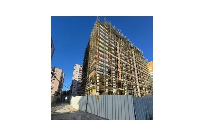 Tirane, shitet apartament 1+1+Ballkon , 