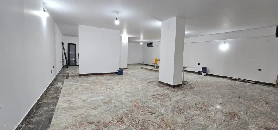 Tirane, jepet me qera ambjent biznesi Kati 0, 200 m² 3,000 € (SAMI FRASHERI BLLOKU)