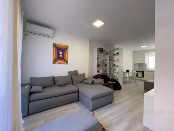 Tirane, jepet me qera apartament 1+1 Kati 2, 60 m² 600 € (Pazari i Ri)