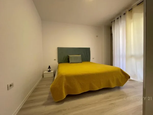 Tirane, jepet me qera apartament 1+1 Kati 2, 60 m² 600 € (Pazari i Ri)