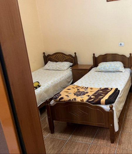 Tirane, jepet me qera Vile 2+1 Kati 1, 80 m² (Mbrapa Harry Fultz,Stacioni Trenit)