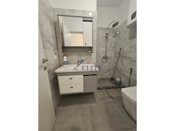 Tirane, jepet me qera apartament 2+1+Ballkon Kati 4, 96 m² 450 € (Casa Italia)