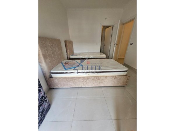 Tirane, jepet me qera apartament 2+1+Ballkon Kati 4, 96 m² 450 € (Casa Italia)