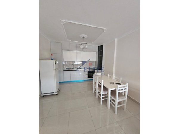 Tirane, jepet me qera apartament 2+1+Ballkon Kati 4, 96 m² 450 € (Casa Italia)