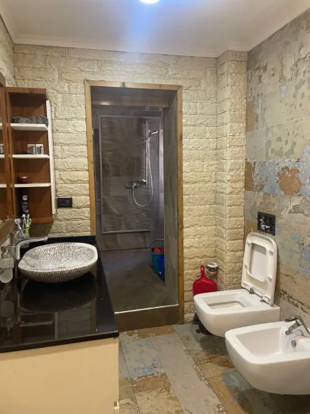 Tirane, jepet me qera apartament 3+1+Ballkon Kati 2, 135 m² 800 € (VASIL SHANTO)