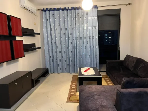 Tirane, jepet me qera apartament 1+1+Ballkon Kati 4, 70 m² 400 € (ASTIR)