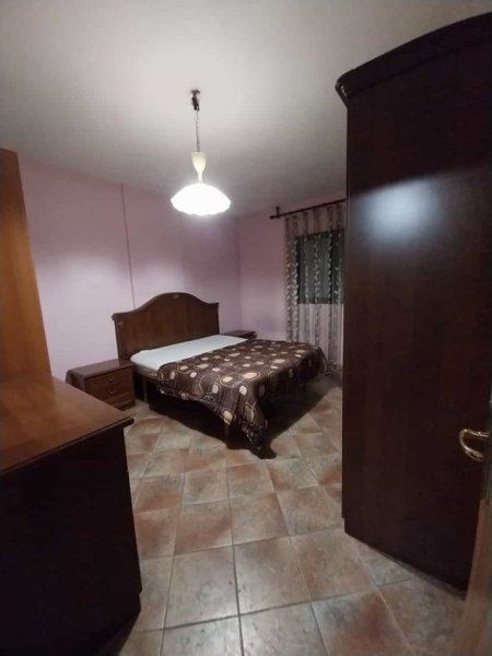 Tirane, jepet me qera apartament 1+1+Ballkon Kati 3, 70 m² 500 € (komuna e parisit)