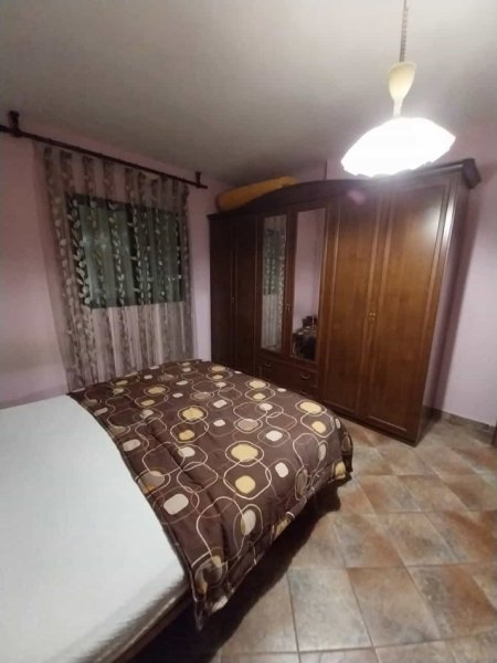 Tirane, jepet me qera apartament 1+1+Ballkon Kati 3, 70 m² 500 € (komuna e parisit)