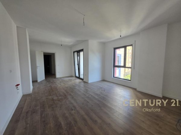 Tirane, jepet me qera zyre Kati 4, 94 m² 1.250 € (Komuna Parisit)