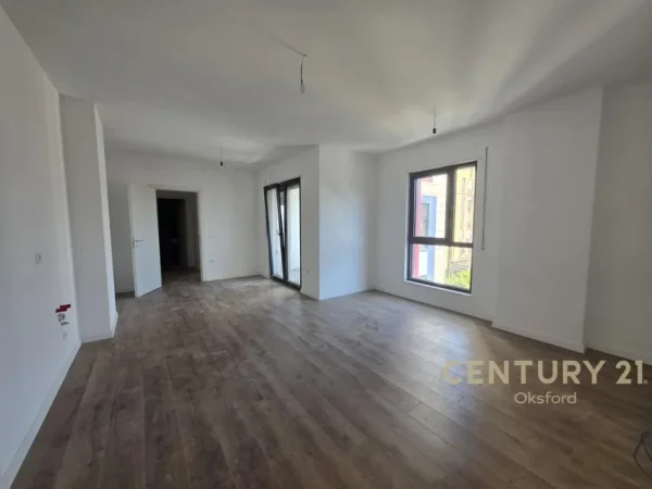 Tirane, jepet me qera zyre Kati 4, 94 m² 1.250 € (Komuna Parisit)