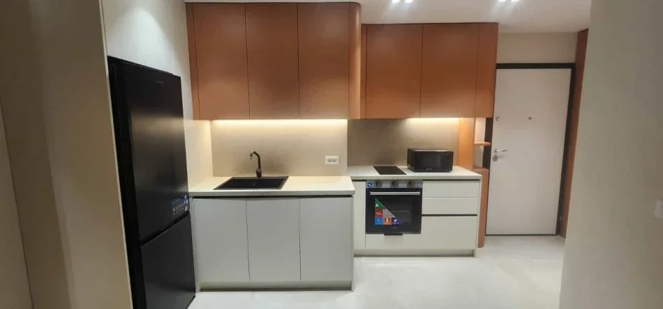 Tirane, jepet me qera apartament 1+1+Ballkon Kati 2, 55 m² 1.100 € (shkolla e kuqe)