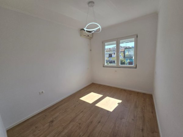 Tirane, shitet apartament 2+1+Ballkon Kati 4, 77 m² 145.000 € (RRUGA BARDHYL)