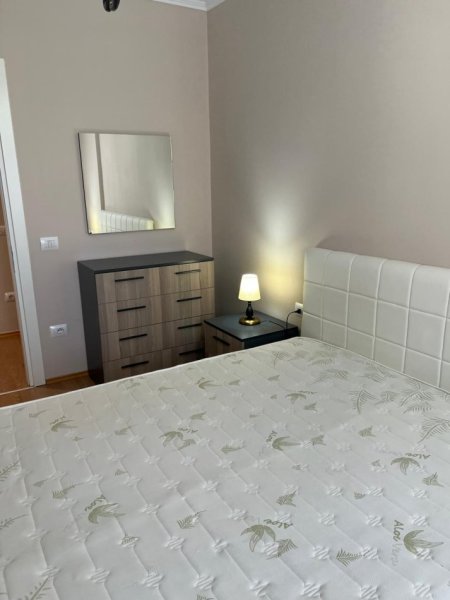 Tirane, jepet me qera apartament 1+1+Ballkon Kati 3, 70 m² 750 € (Rruga e Kavajes)