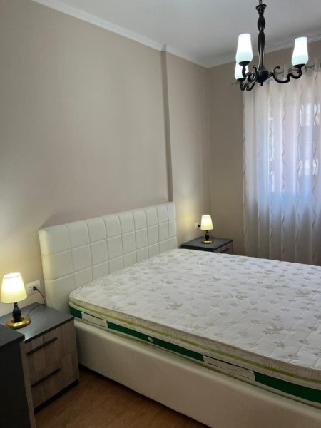 Tirane, jepet me qera apartament 1+1+Ballkon Kati 3, 70 m² 750 € (Rruga e Kavajes)