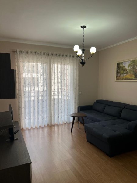 Tirane, jepet me qera apartament 1+1+Ballkon Kati 3, 70 m² 750 € (Rruga e Kavajes)