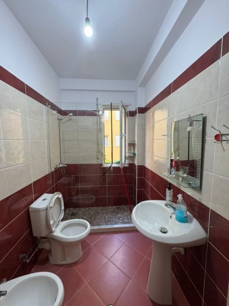 Tirane, jepet me qera apartament 2+1+Ballkon Kati 2, 80 m² 550 € (KODRA E DIELLIT)