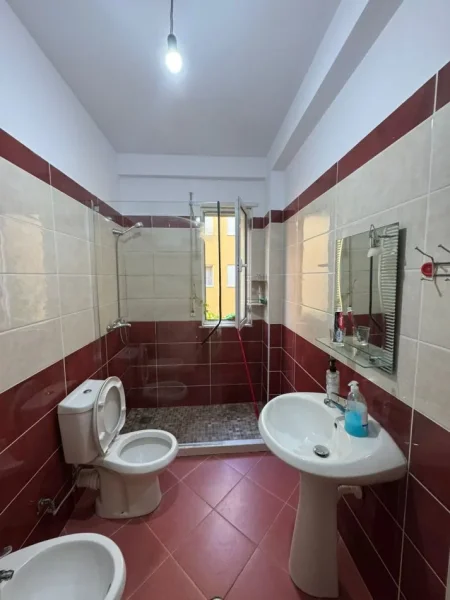 Tirane, jepet me qera apartament 2+1+Ballkon Kati 2, 80 m² 550 € (KODRA E DIELLIT)