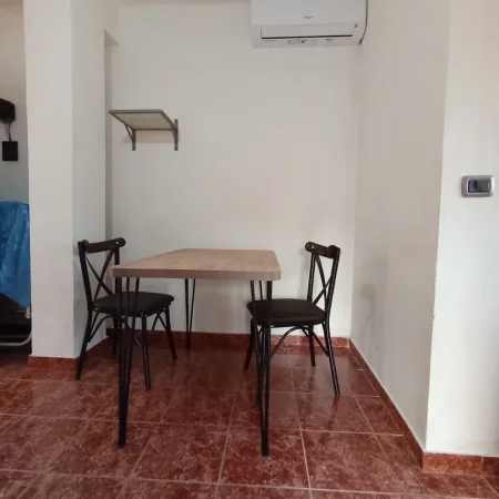 Vlore, jap me qera garsonier Kati 3,  (Ervehe gorrishti)