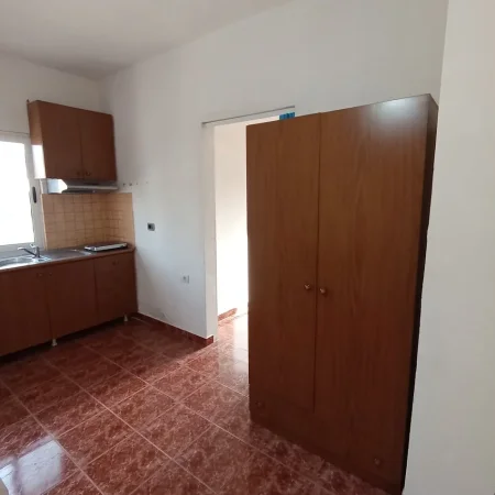 Vlore, jap me qera garsonier Kati 3,  (Ervehe gorrishti)