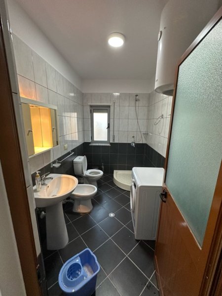 Tirane, shes apartament 2+1+Ballkon Kati 4, 101 m² 145.000 € (kombinat)