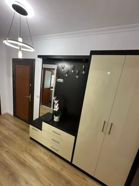 Tirane, shes apartament 2+1+Ballkon Kati 4, 101 m² 145.000 € (kombinat)