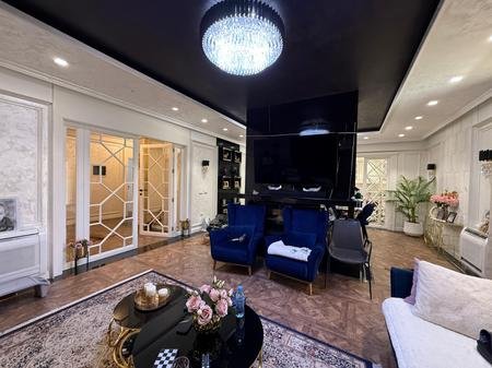 Tirane, jepet me qera apartament 2+1+Ballkon Kati 8, 197 m² 2.500 € 