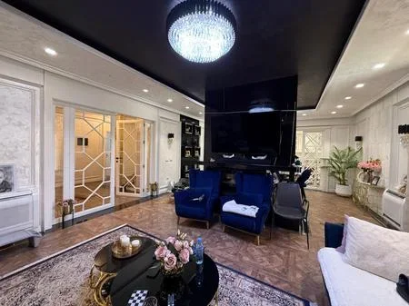 Tirane, jepet me qera apartament 2+1+Ballkon Kati 8, 197 m² 2.500 € 