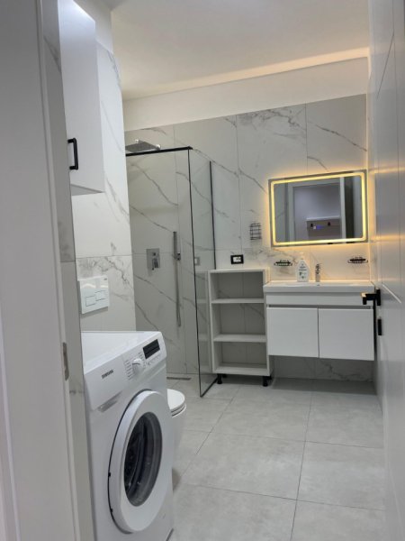 Tirane, shitet apartament 2+1+Ballkon Kati 11, 130 m² 258.000 € (Bulevardi i Ri)