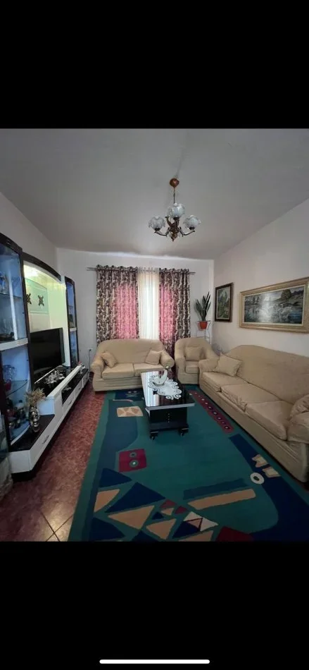 Tirane, jepet me qera apartament 2+1 Kati 1, 120 m² 450 € (Laprakë)