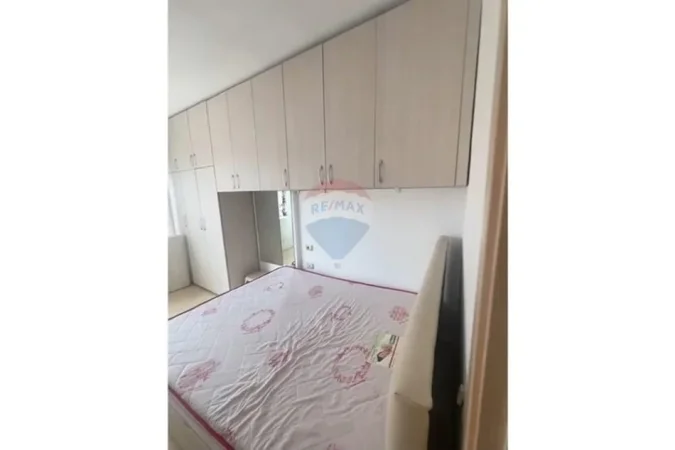 Tirane, jepet me qera apartament 1+1 , 400 € (Rruga Mikel Maruli, Astir, Tiran)