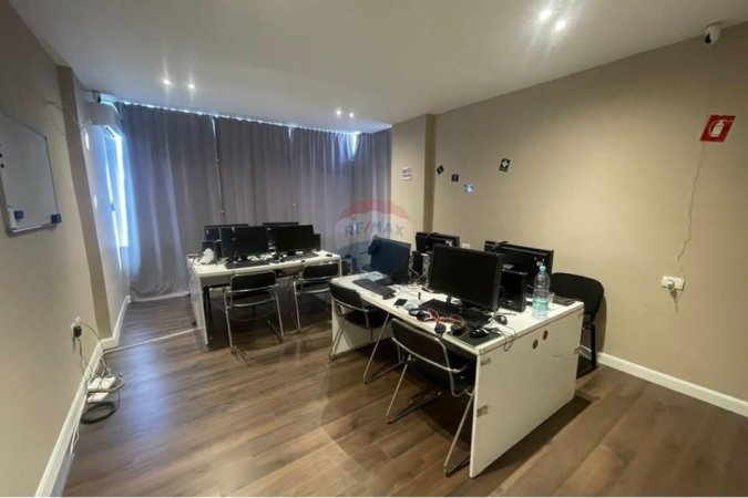 Tirane, shitet apartament 2+1+Ballkon , 121 m² 210.000 € 