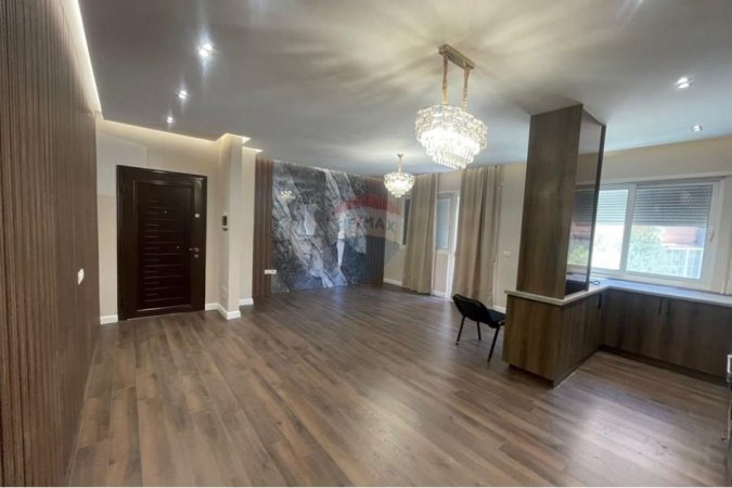 Tirane, shitet apartament 2+1+Ballkon , 121 m² 210.000 € 