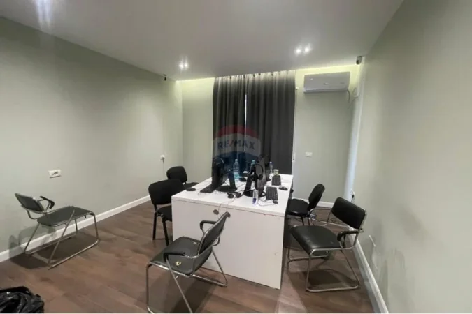 Tirane, shitet apartament 2+1+Ballkon , 121 m² 210.000 € 